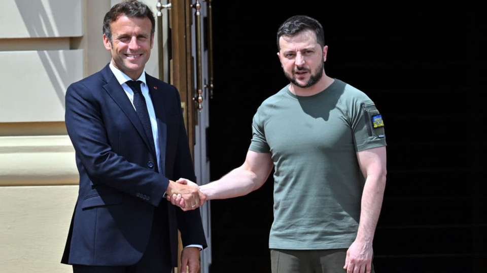 Президент Франції Еммануель Макрон і президент України Володимир Зеленський