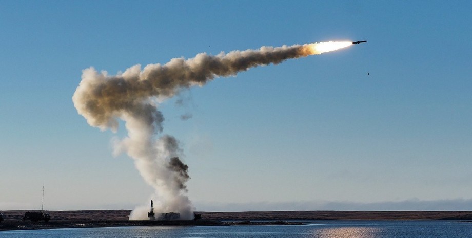 Рф готова вивести в море ракетоносії для удару по Україні