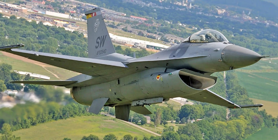 Винищувач F-16