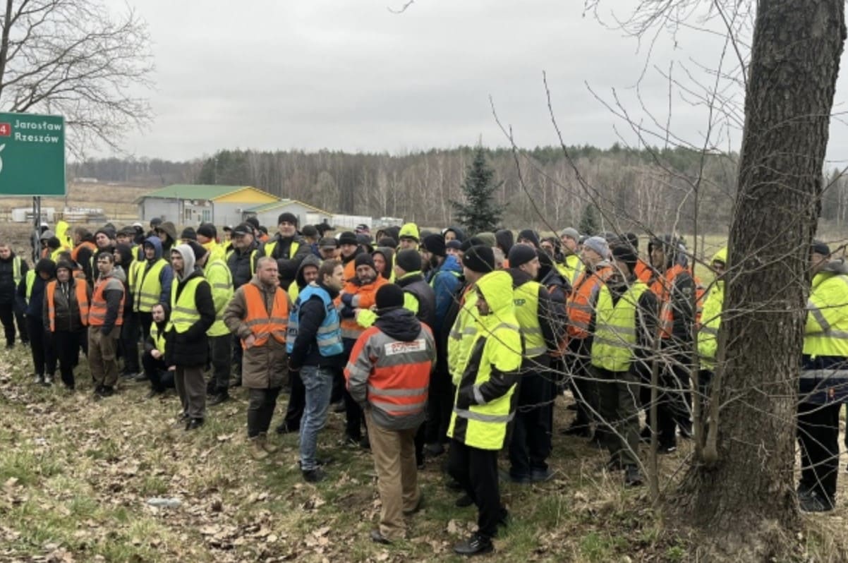 Поліція Польщі заблокувала українських водіїв